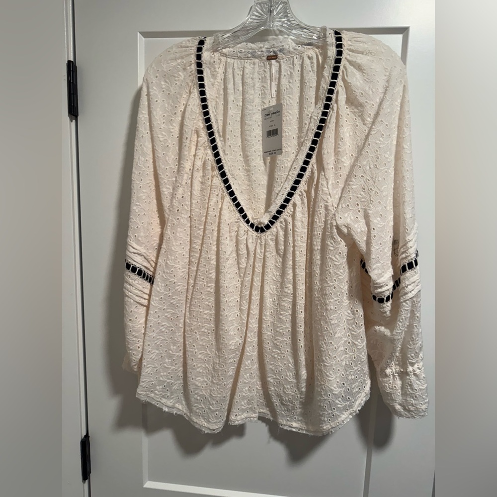 Women’s Free People Long Sleeve Top in a Size L